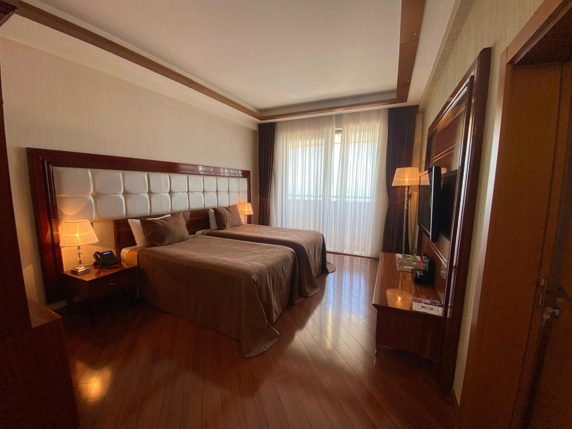 Khazri Hotel Shafran Bagian luar foto