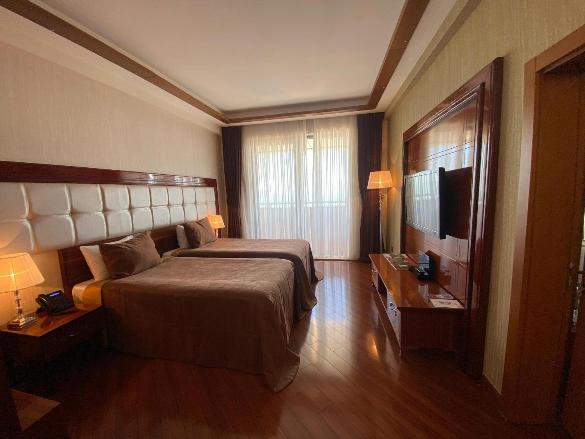 Khazri Hotel Shafran Bagian luar foto